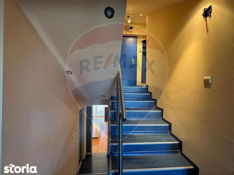Apartament cu 3 camere, mobilat în Polivalentă