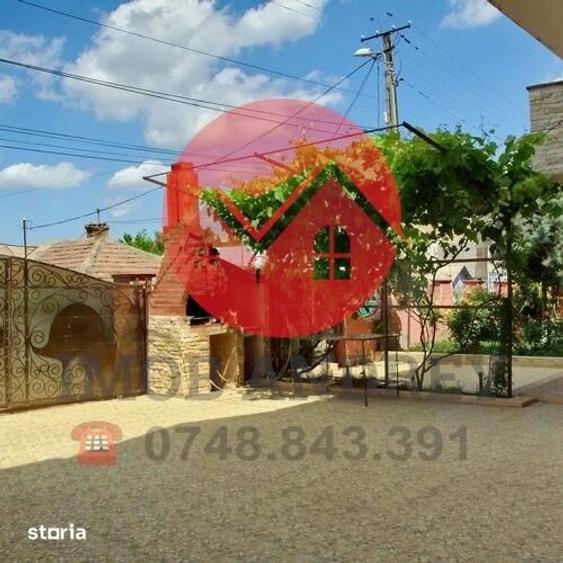 Casă cu 8 camere cu Teren 500 Mp în Pelican