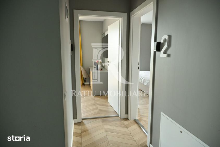 Casă cu 9 camere cu Teren 1720 Mp în Sânmartin