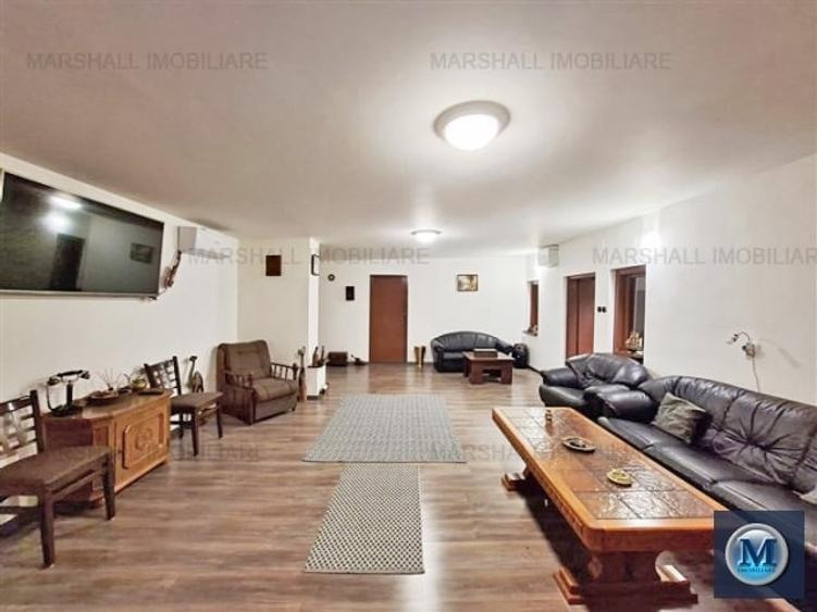Casă cu 9 camere cu Piscina în Puchenii Mari