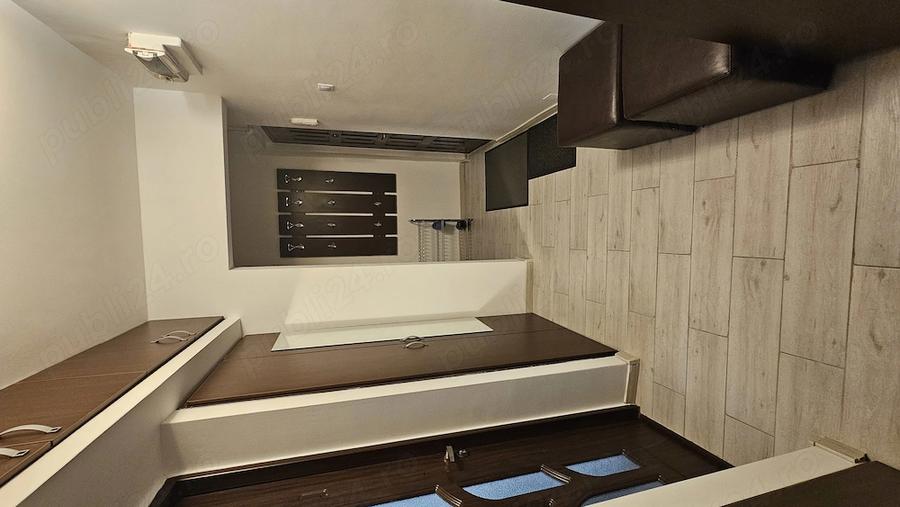 Apartament cu 3 camere semidecomandat în Rovine