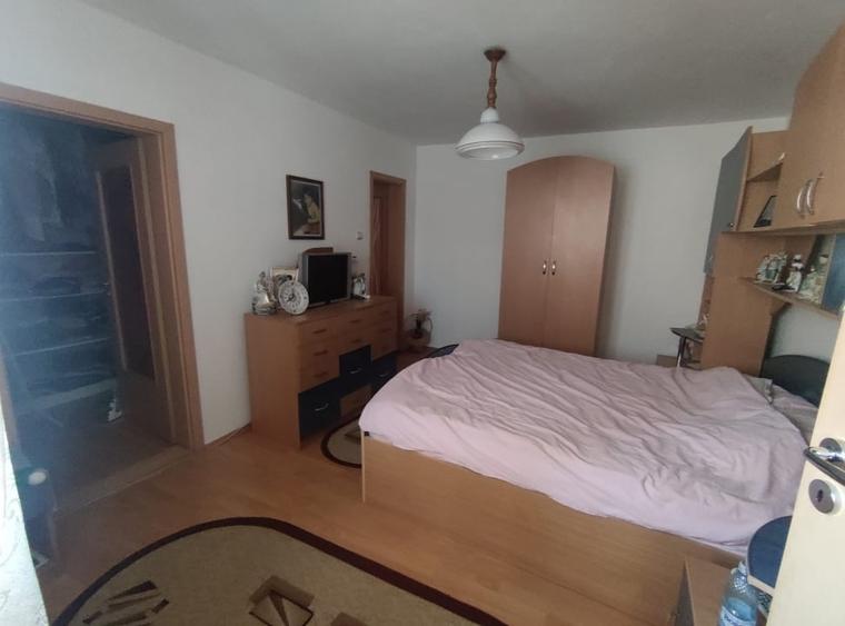 Casă cu 6 camere cu Teren 220 Mp în Griviței