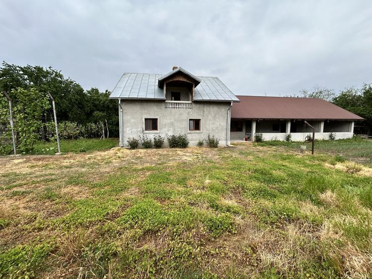 Casă individuală cu 6 camere cu Teren 1150 Mp în Zidurile