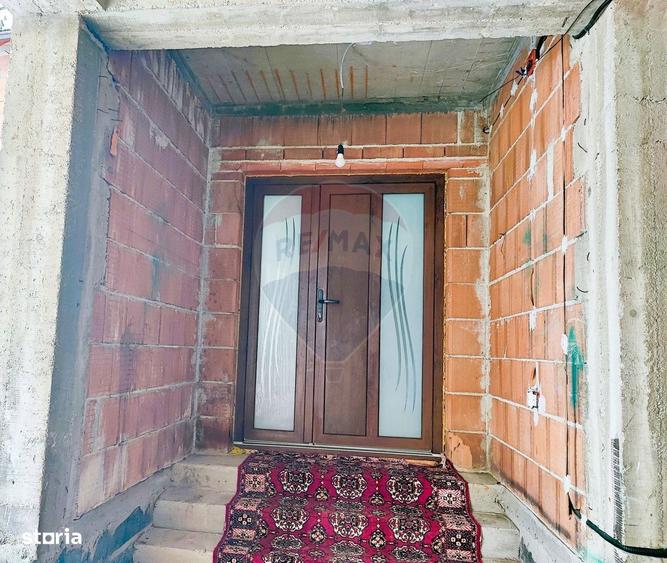 Casă cu 4 camere cu Teren 300 Mp în Central