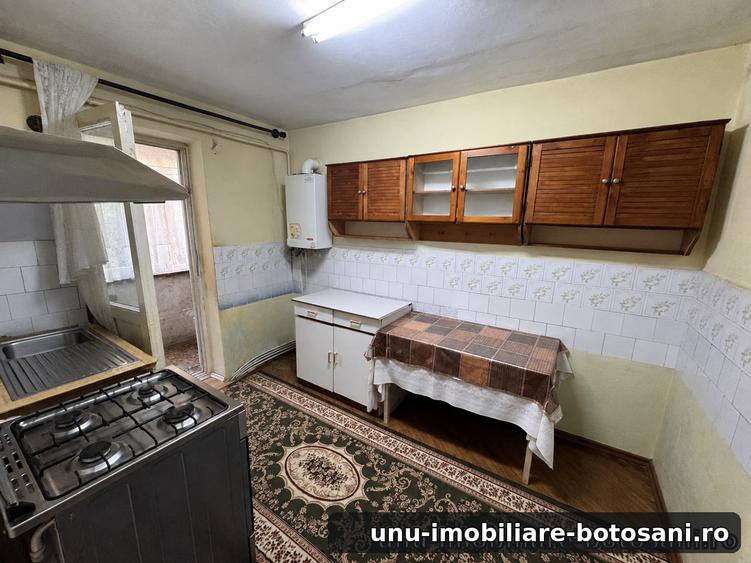 Apartament cu 3 camere semidecomandat în Central