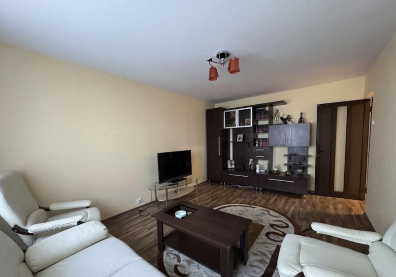 Apartament cu 3 camere decomandat în Găvana