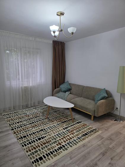 Apartament cu 2 camere semidecomandat în P-ța Reșița