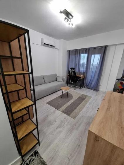 Garsonieră decomandată în Central