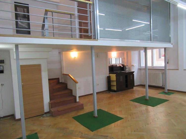Birou, de 40 mp, în Sala Palatului