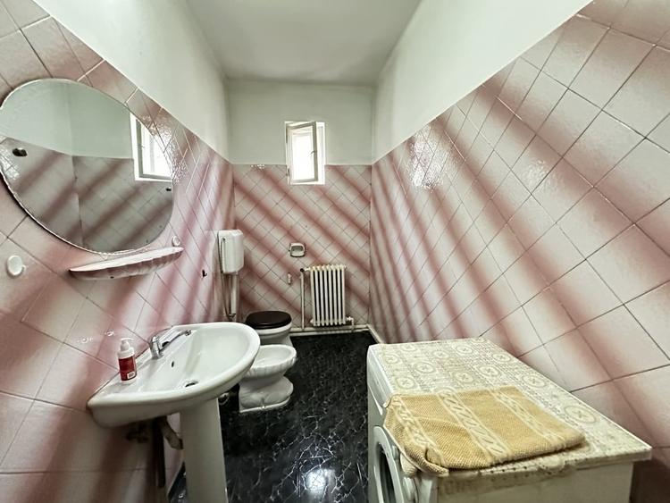 Casă individuală cu 4 camere cu Canalizare în Central