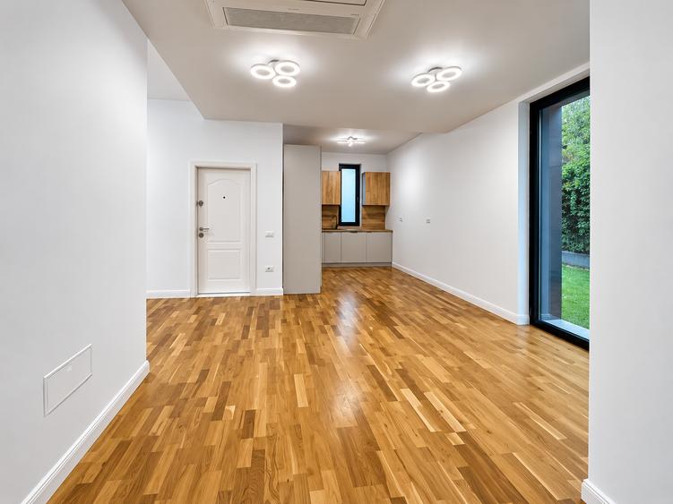 Casă individuală cu 5 camere cu Canalizare în Central