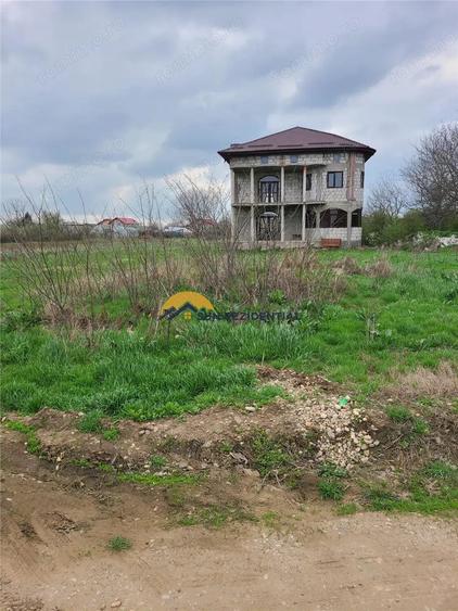 Teren de 1237 mp, în Domnești