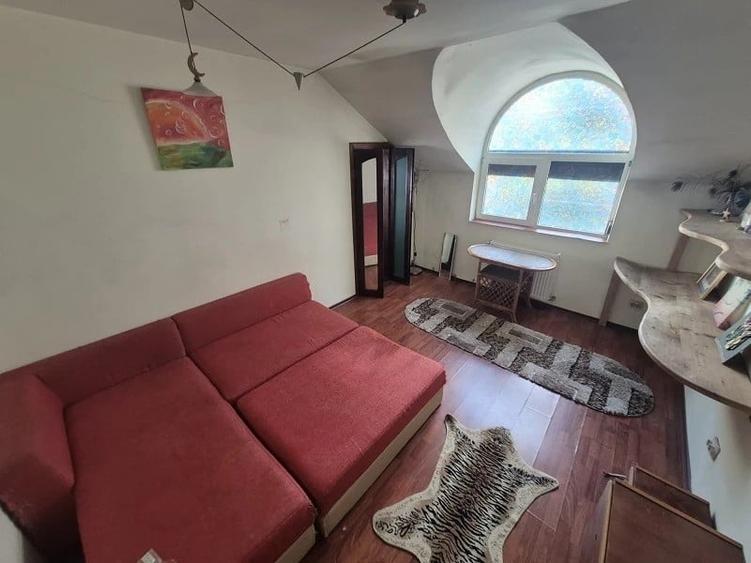 Apartament cu 3 camere decomandat în Podul de Fier