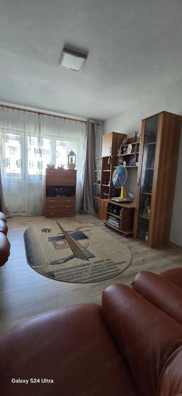 Apartament cu 4 camere semidecomandat în Central