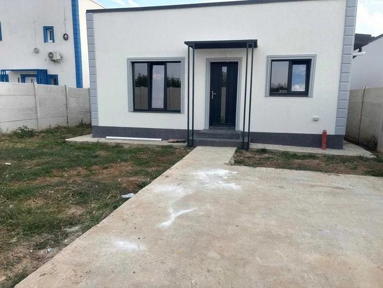 Casă individuală cu 4 camere cu Teren 320 Mp în Cârcea