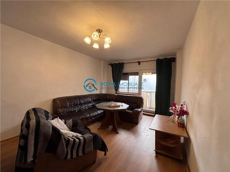Apartament cu 4 camere decomandat, mobilat în Mărășești