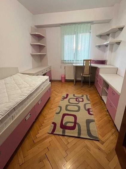 Apartament cu 4 camere decomandat în Exterior Vest