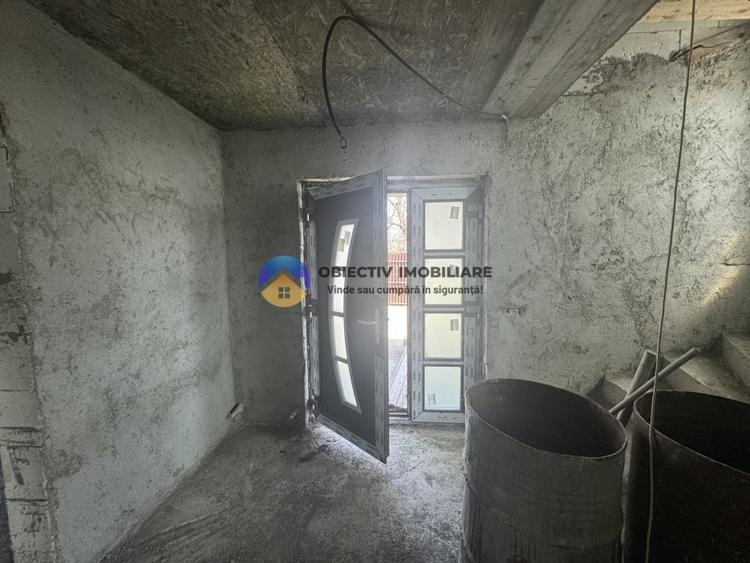 Casă individuală cu 4 camere cu Teren 953 Mp în Gura Văii