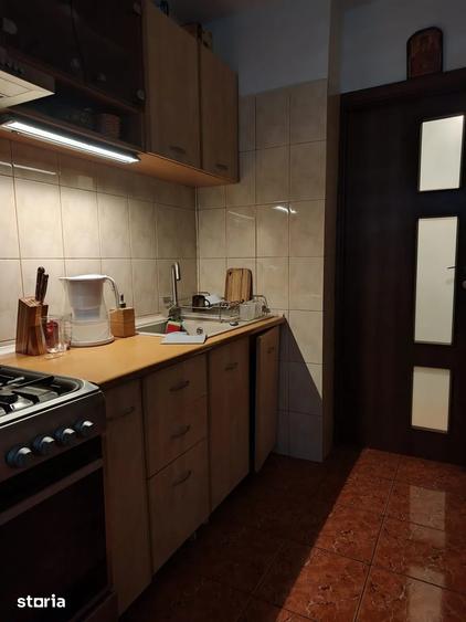 Apartament cu 3 camere semidecomandat în Giurgiului