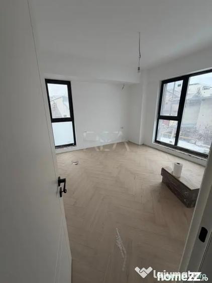Apartament cu 3 camere semidecomandat în Central