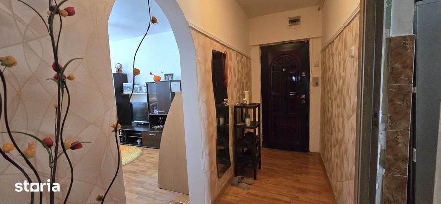 Apartament cu 3 camere decomandat în Micro 11