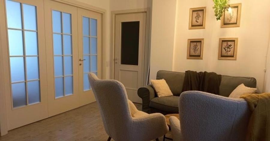 Apartament cu 3 camere semidecomandat, mobilat în Calea Călărașilor