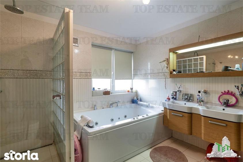 Casă cu 10 camere cu Teren 530 Mp în Agigea