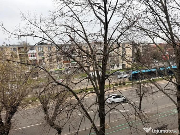 Apartament cu 2 camere decomandat în Calea București