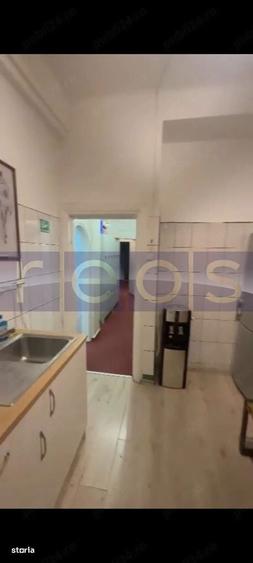 Apartament cu 4 camere decomandat în Central