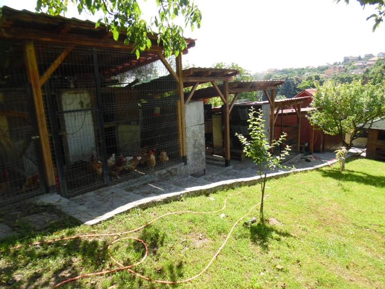 Casă cu 5 camere cu Canalizare în Călugareni