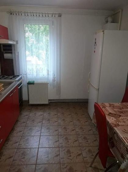 Apartament cu 4 camere decomandat, mobilat în Dârste