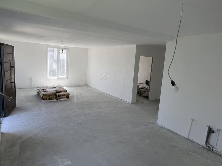 Casă cu 3 camere cu Teren 300 Mp în Cazasu