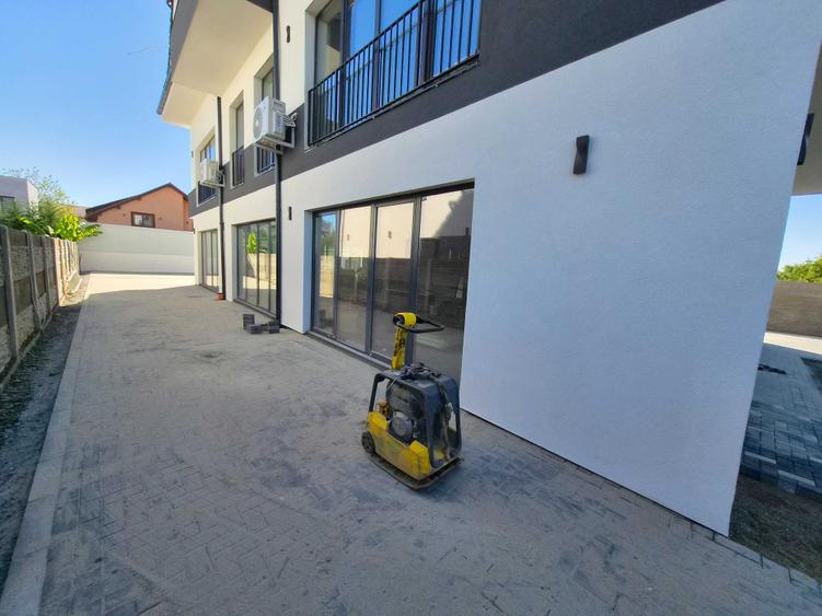 Spațiu comercial, de 600 mp, în Dumbrăvița
