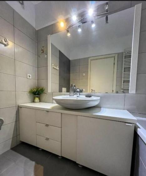 Apartament cu 2 camere semidecomandat, mobilat în Bucureștii Noi