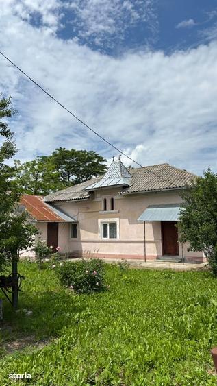 Casă cu 4 camere cu Teren 1380 Mp în Rătești