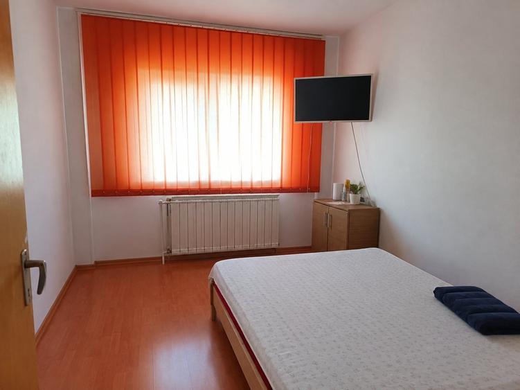 Apartament cu 3 camere decomandat, mobilat în Titan