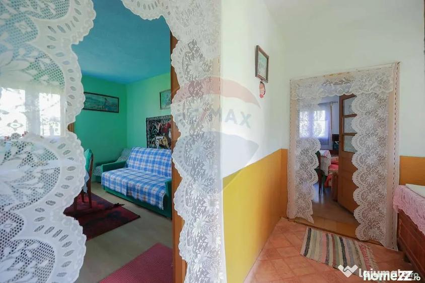 Casă cu 5 camere cu Teren 55706 Mp în Valea Târnei