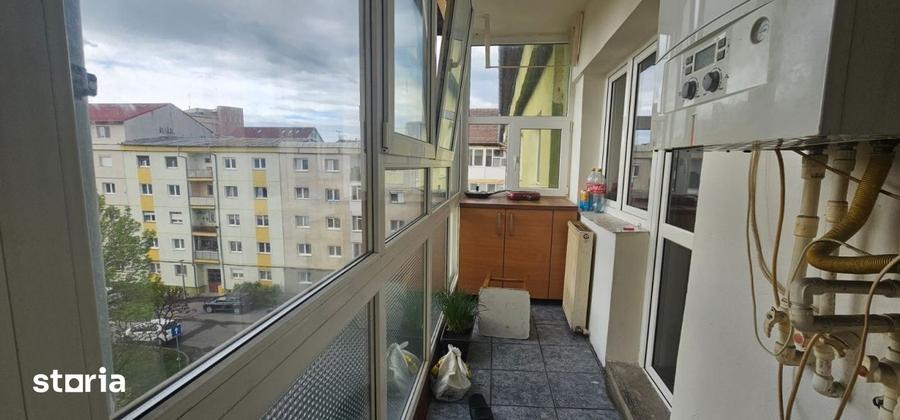 Apartament cu 4 camere decomandat în Calea Dumbrăvii