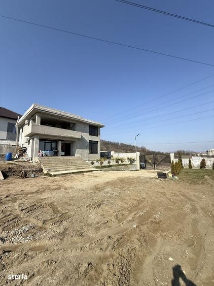 Casă cu 4 camere cu Teren 1200 Mp în Lenin Sud
