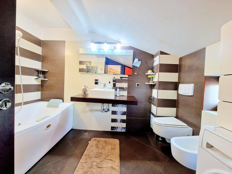 Penthouse cu 4 camere decomandat, mobilat în Inel II