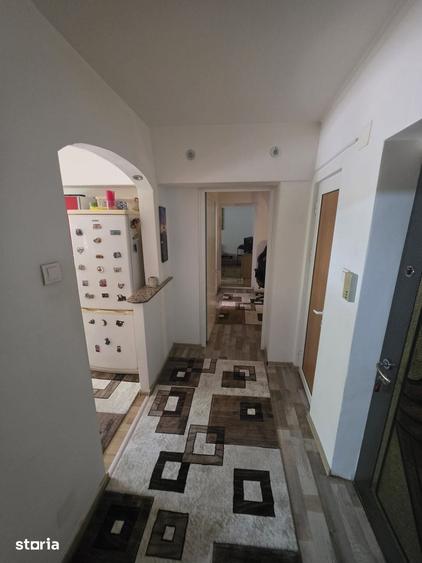 Apartament cu 3 camere decomandat în Prundu