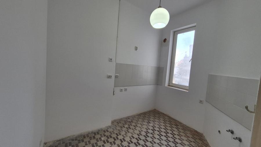 Apartament cu 4 camere decomandat în Eminescu