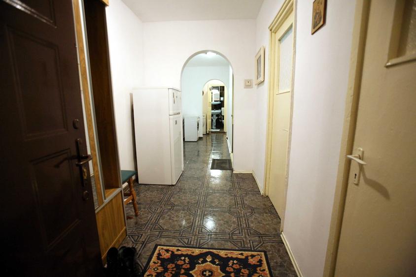 Apartament cu 3 camere decomandat în Drumul Taberei