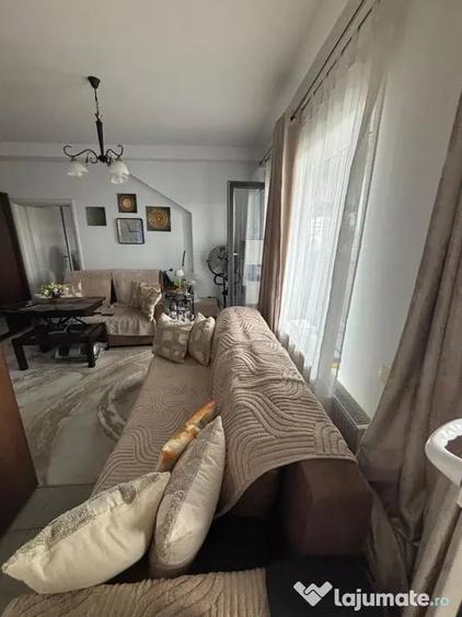 Apartament cu 2 camere semidecomandat în Uverturii