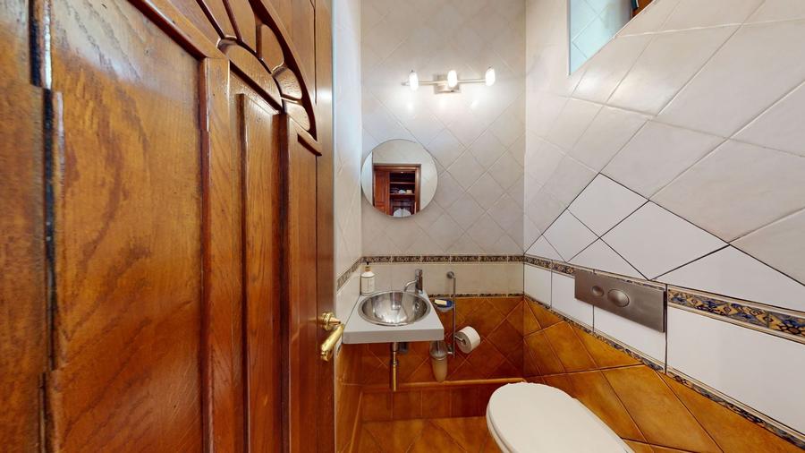 Casă individuală cu 7 camere cu Canalizare în Ștrand