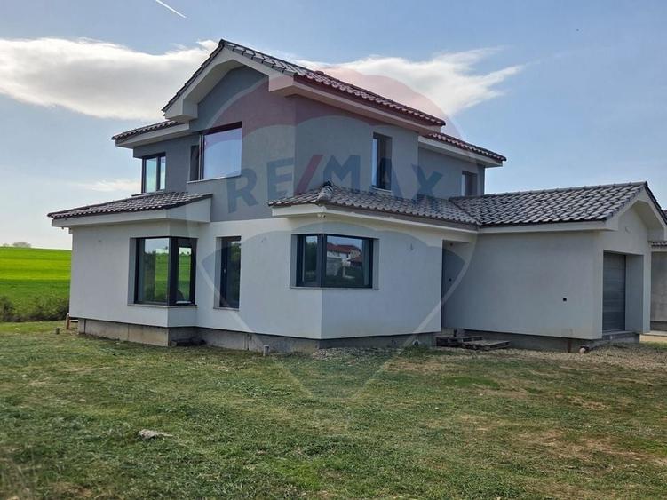 Casă individuală cu 5 camere cu Teren 570 Mp în Cihei