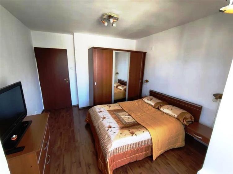 Apartament cu 3 camere decomandat, mobilat în Răcădău