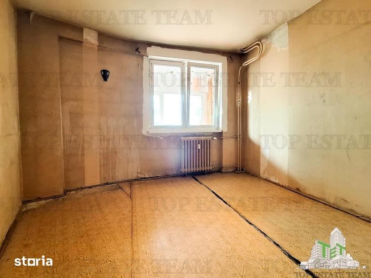 Apartament cu 4 camere decomandat în Colentina