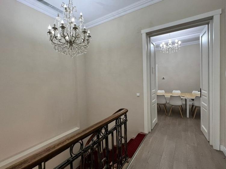 Casă individuală cu 8 camere cu Canalizare în Unirii