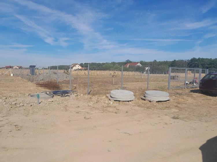 Teren de 821 mp, în Alparea